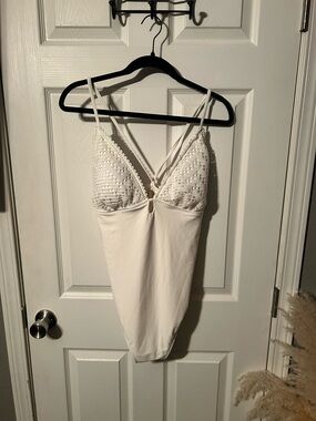 Shade & Shore White Swimwear Top